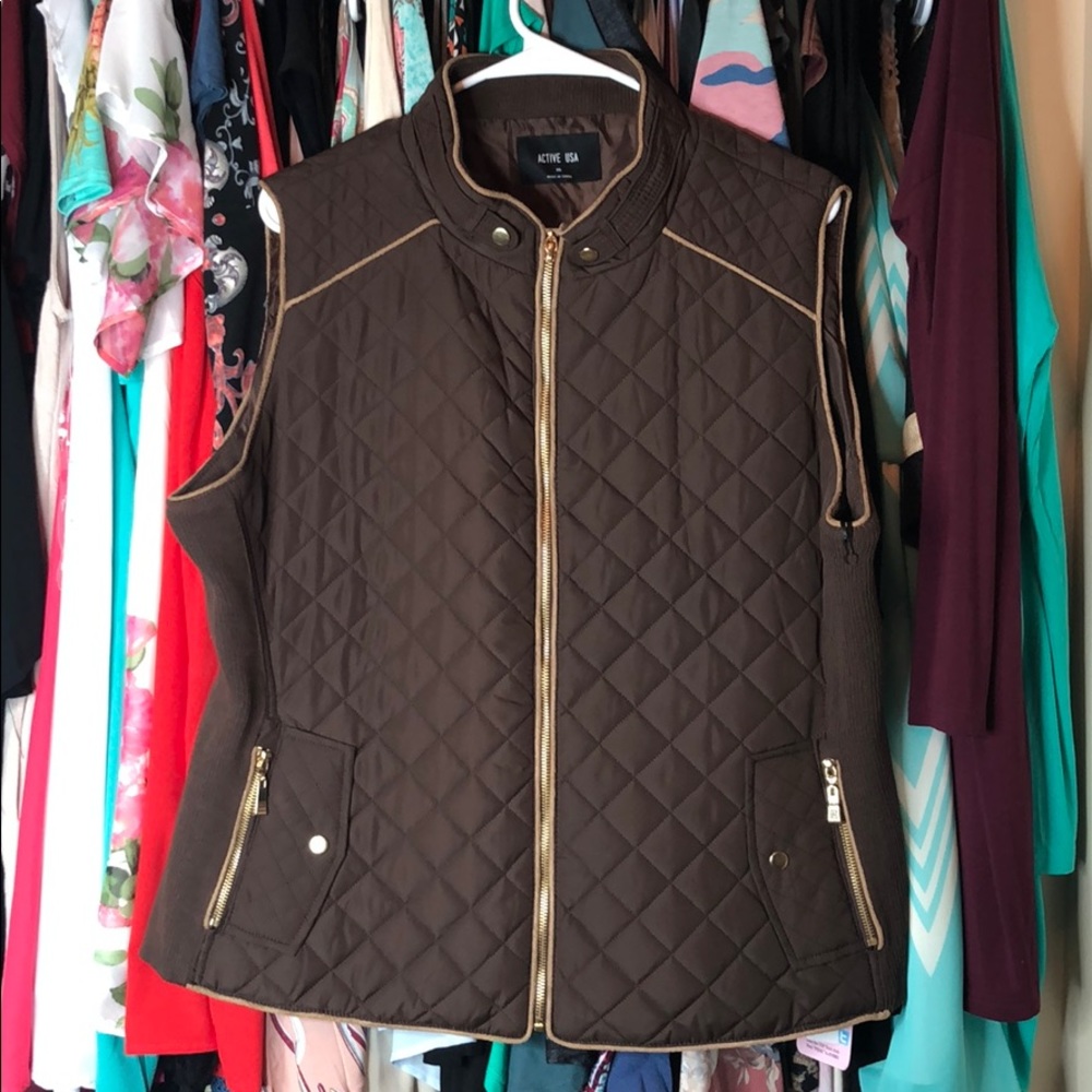 Brown puffer vest. NWT